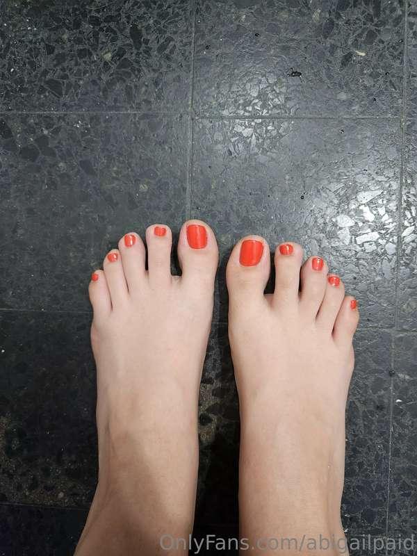 This are my feet do u like them? ❤️