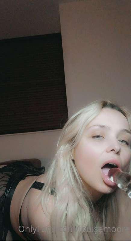 Swipe for a special Sunday show 🤤💦  BOOK ME OUT TO YOURSELF ..