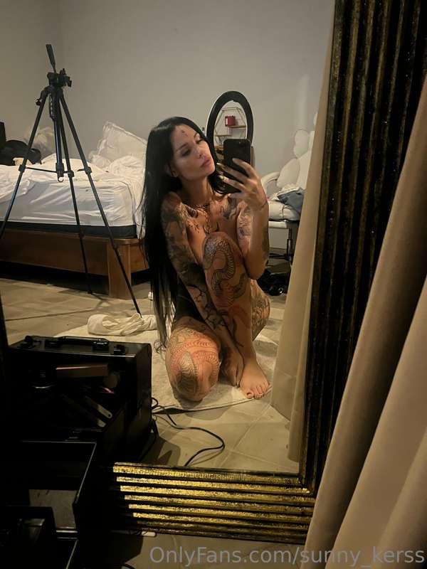 Do you want to be my photographer 😈😈😈😈
