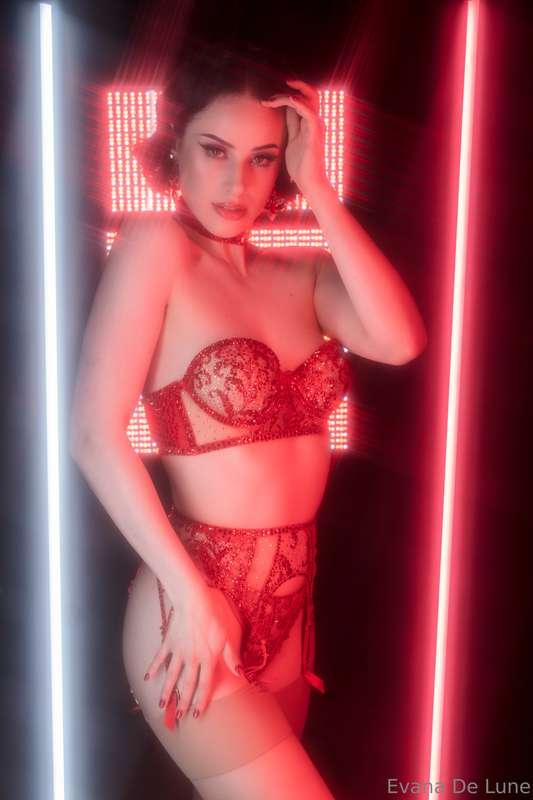 I love fun lighting set ups. I've been modelling for around ..