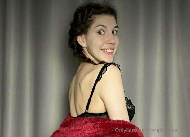 To be sexy, nudity needs at least an edge of underwear ❤️ 😇