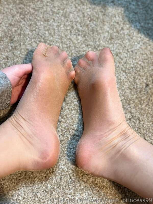 pantyhose_princess99 image #0