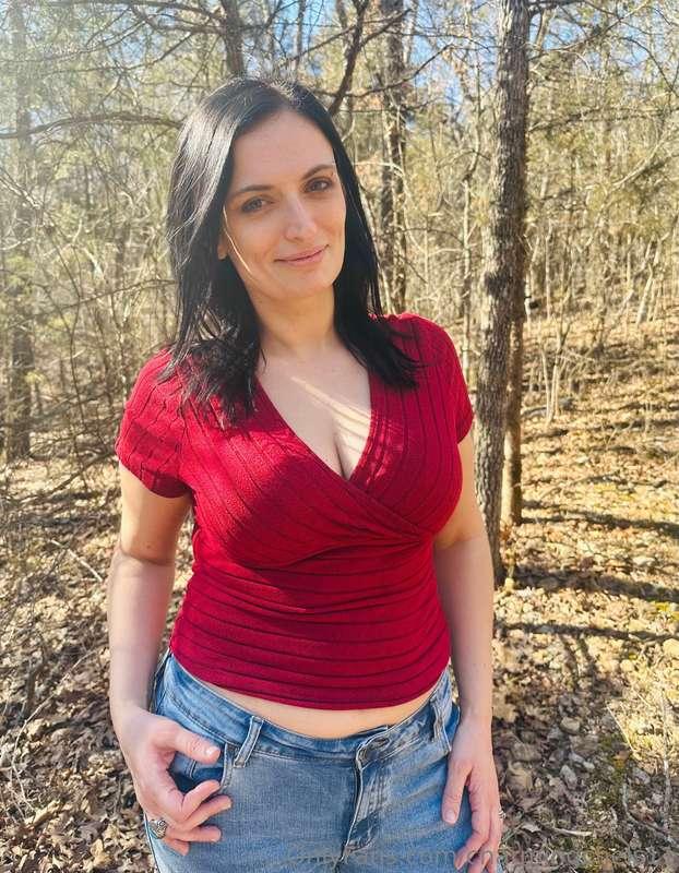Hey cutie! I went in the woods and got naked yesterday. If y..