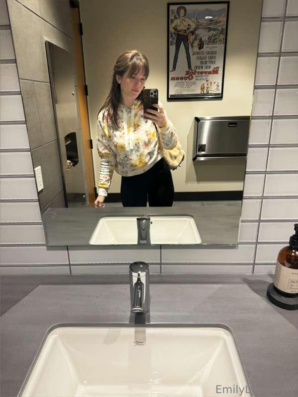 at the doctors today and took a cute bathroom selfie for you..