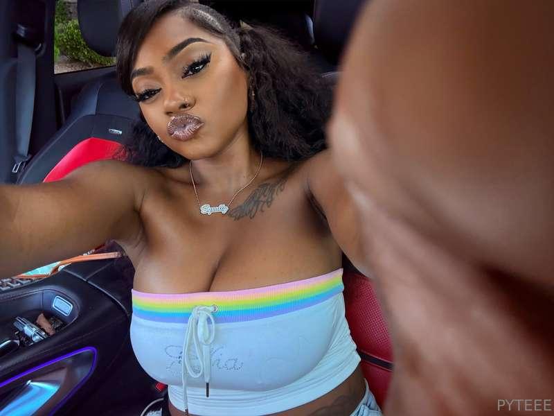 A pretty face to nut on 🤭