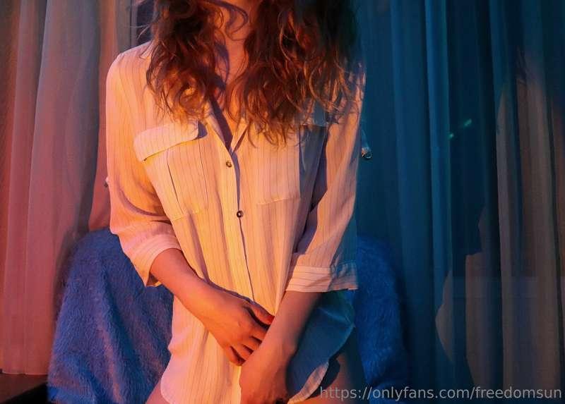 White shirts have their own sexuality 😏
Or is it about who i..