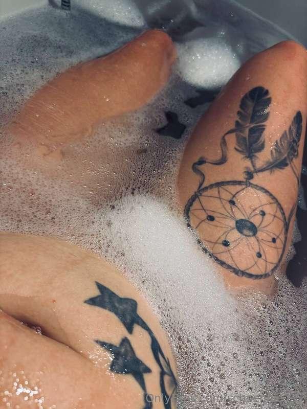das Spiel ist vorbei, wenn du mir überall auf den Bauch spri..