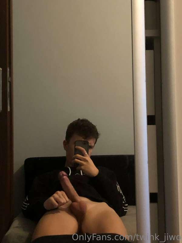 Who would like to suck my dick 🥹😋