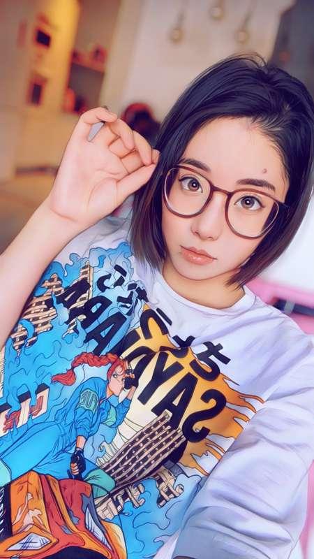 Your nerdy anime gf😆😏✌️