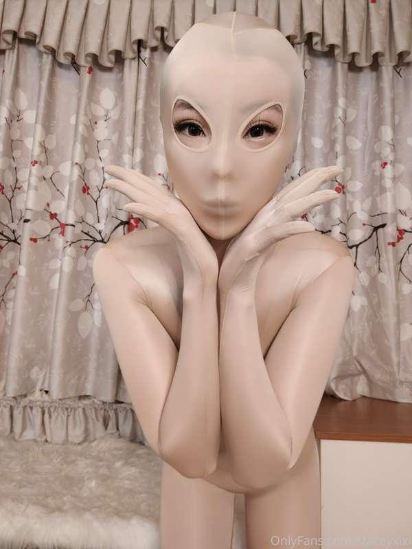 Another light nude shinning zentai for u，seems more thin ski..