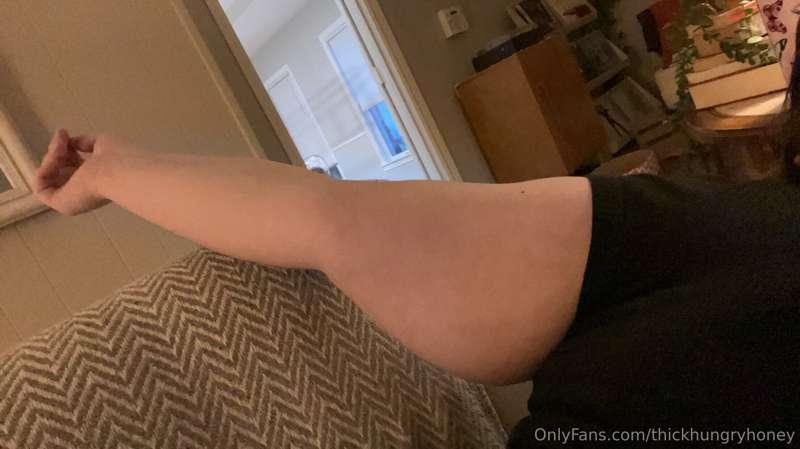 Wow, my arms are so huge 🐽🐽🐽🥵🥵🥵