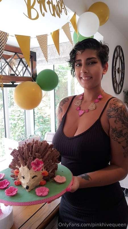 ITS MY BIRTHDAY! 🥰💖💖💖🎂🎊🎉🍹