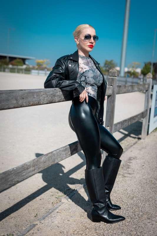 Leather look outdoor 