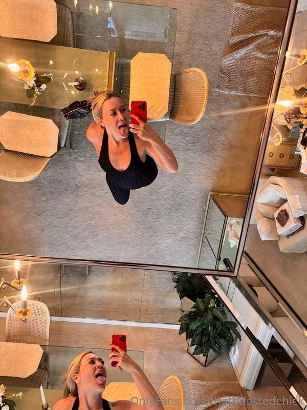 You know what this mirror makes me want to do? 😏