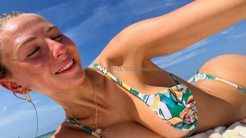 Well deserved hot girl beach day 😘