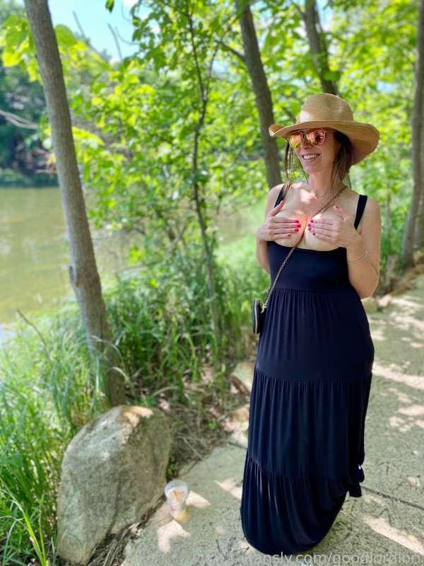 I love getting naughty in nature. Want to go for a hike with me? 