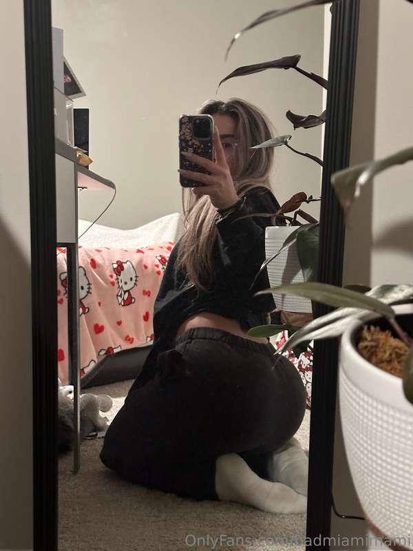 swipe to pull my pants down 🙈