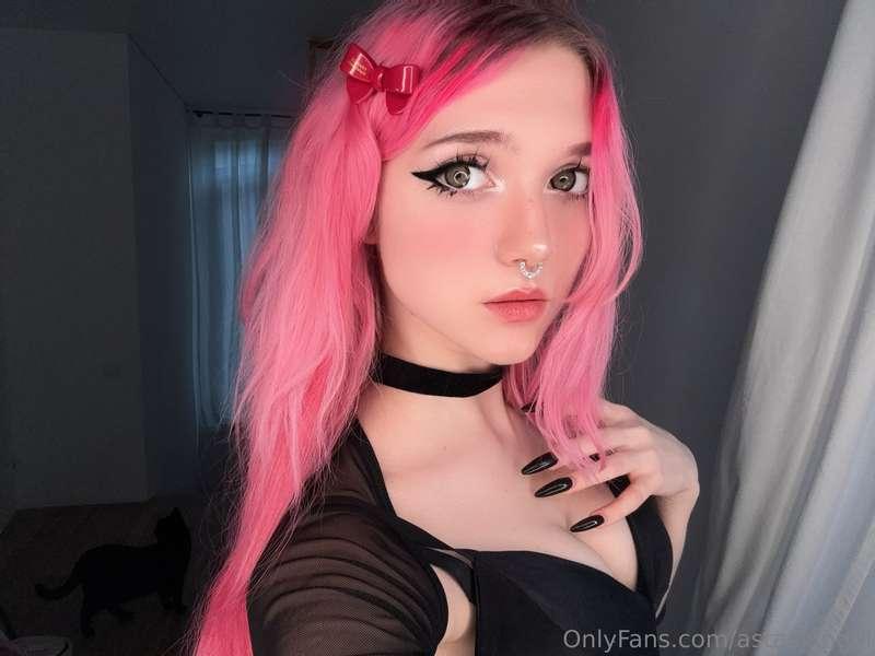 Feeling cute today^^ Say something nice in dms :3 
