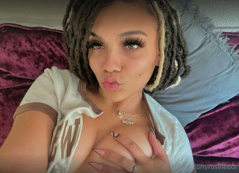 Just got comfy in bed... who's staying up with me tonight? 😏