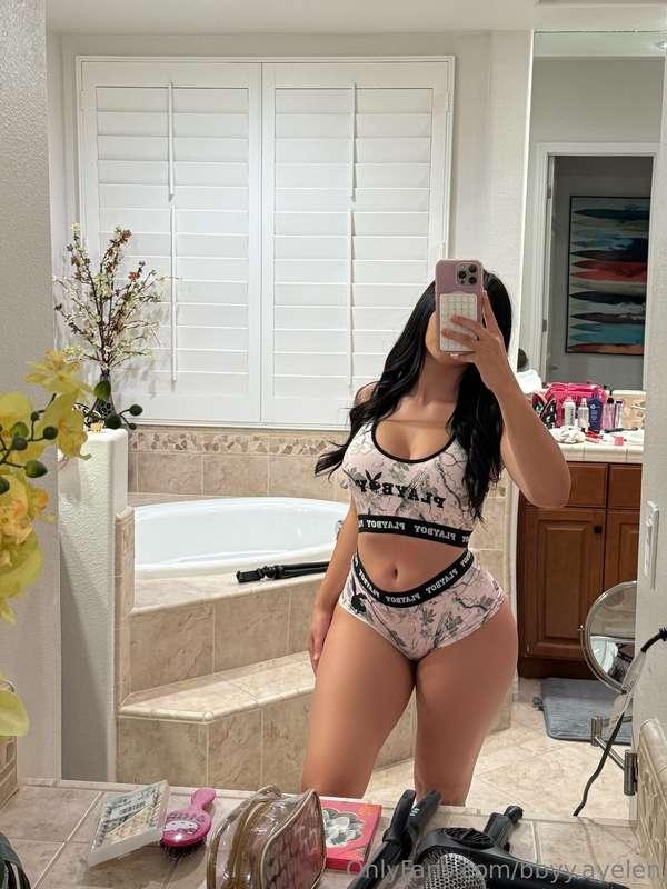 new matching set 💕 wanna see me take it off for you? 