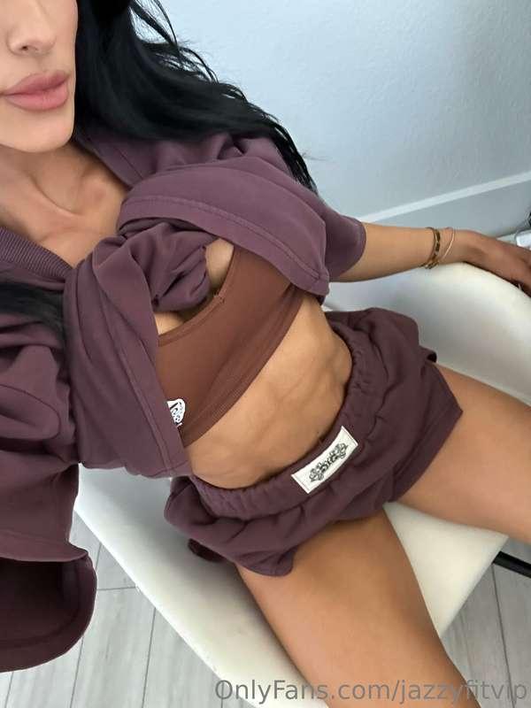 ABSolutely hot 😏