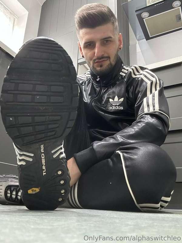 Lick my soles boy 😈😈