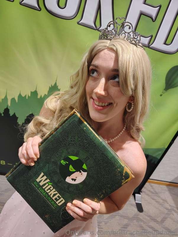 Seeing Wicked last night was a dream come true! 💚🪄🩷 