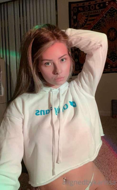 Loving the new OF merch 🤍💦
Thanks Onlyfans 😋
What do you guy..
