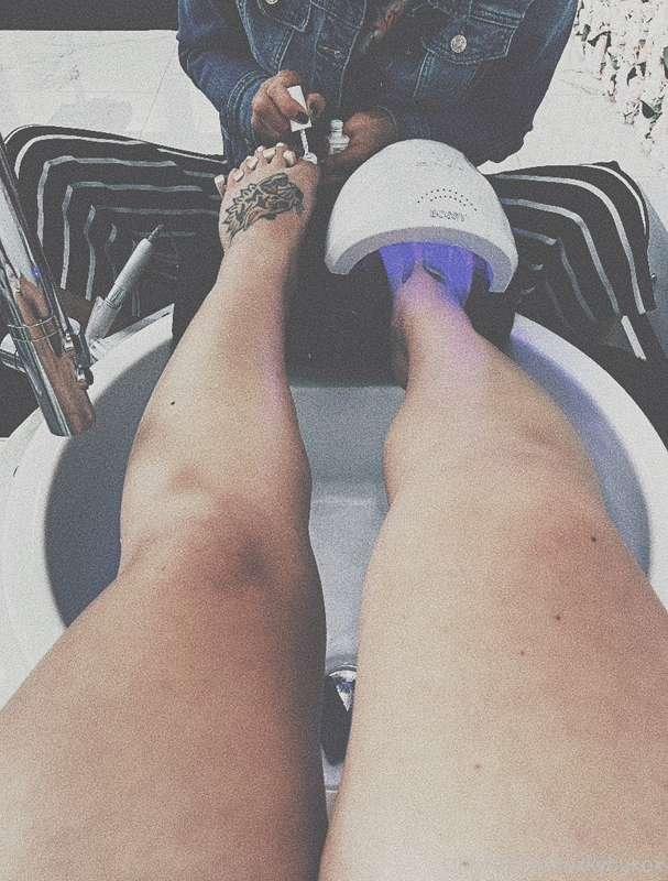 Just got a mani+pedi 
Who’s going to reimburse? 😉 
Tip on th..