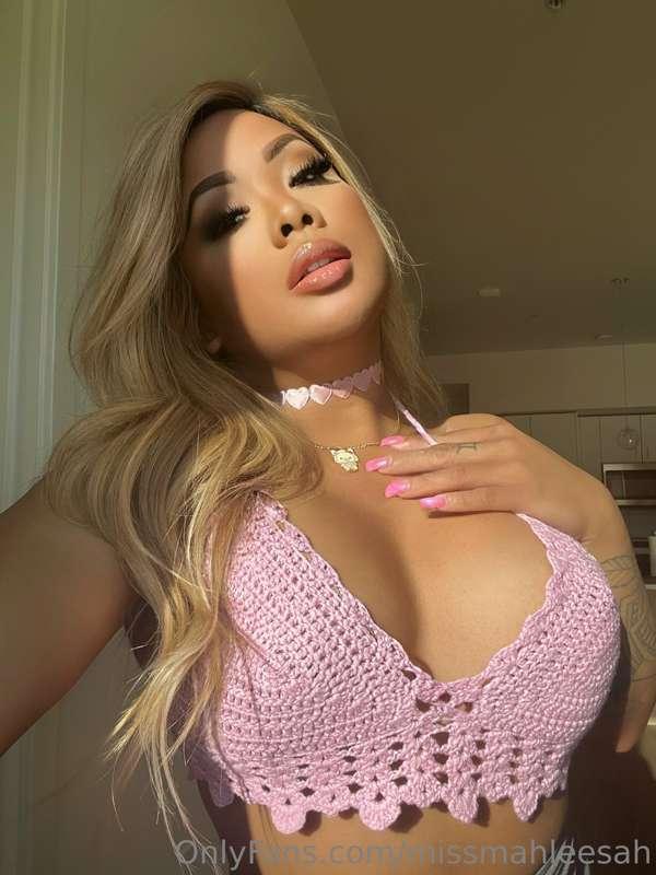 DM me I’m horny 👅