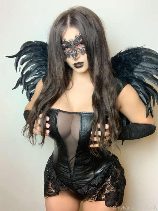 It’s spooky season 👻 What do you think of my first Halloween..