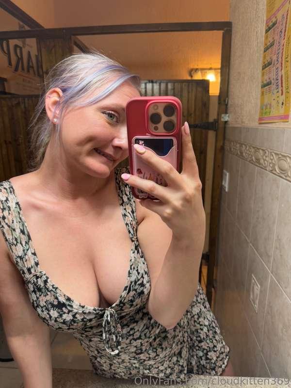 Hiii my DMs are open for business, not chatting 💕 please be ..