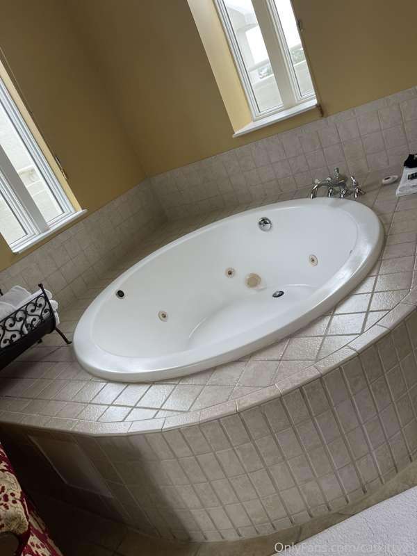 Going to be going live tonight at 9pm est from my bathtub! W..