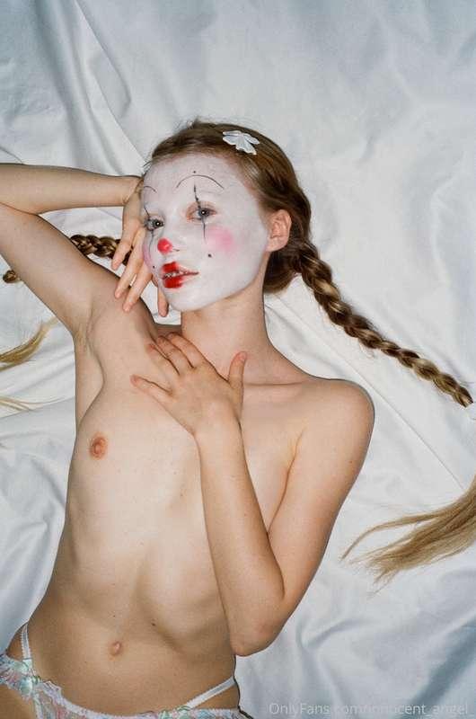 clown make up)