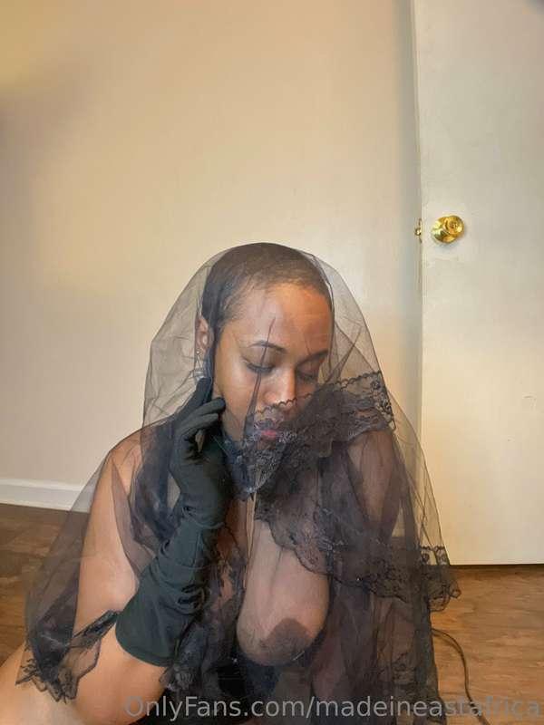 Ever seen a bride in black ?? That’s me 😂