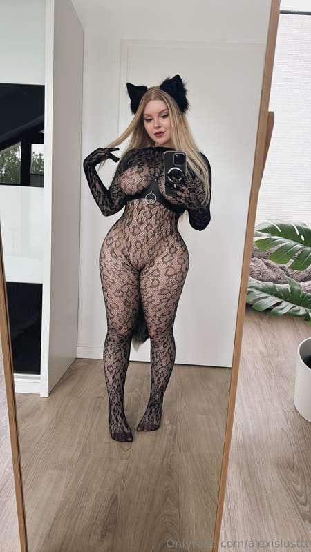 Honey, what do you think of my new suit? I can't wait to tak..