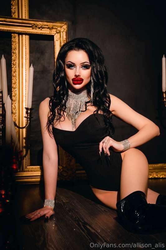 How’s your weekend going baby?💋