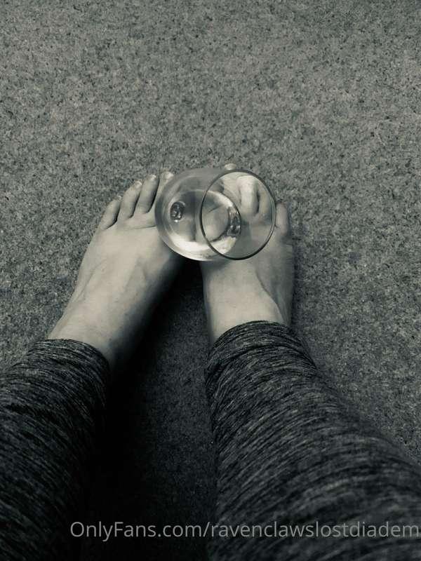 So here I am, vegging in the Ravenclaw common room, putting ..