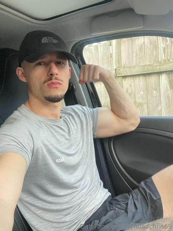How would you rate my biceps boy? 💪🏻💪🏻
