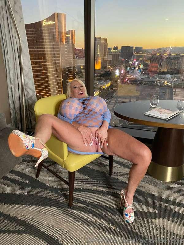 kaylakleevage image #2