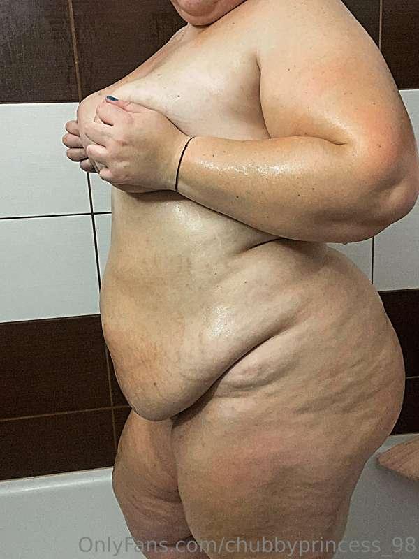 Shower with me 💋😶‍🌫️