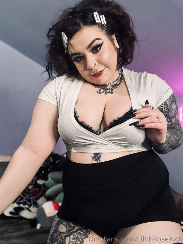 Should I pull the girls out for you boys… mmm? 😈✨