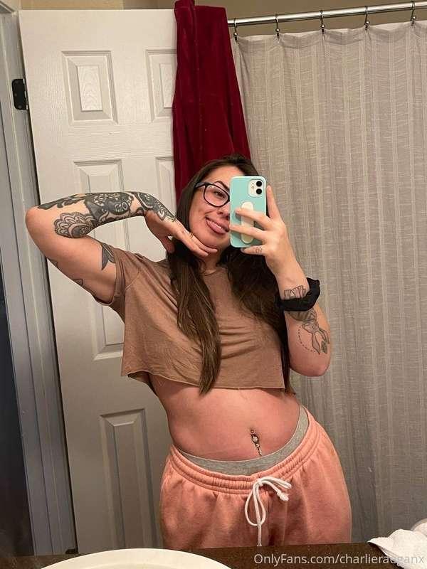 Swipe for a treat🙈 
Don’t forget to say good morning ✨