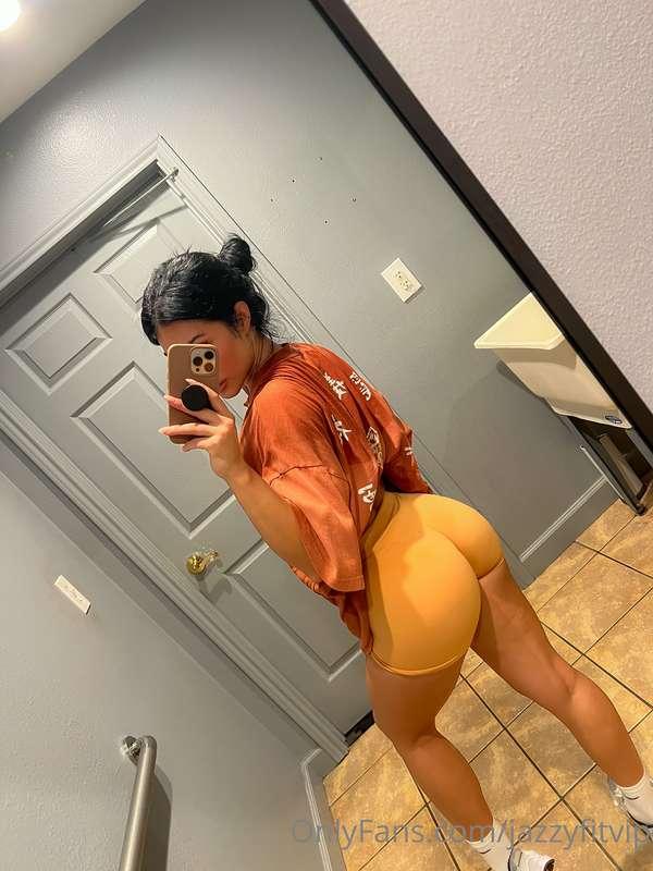 Who needs a filter when your booty looks this good in the mi..