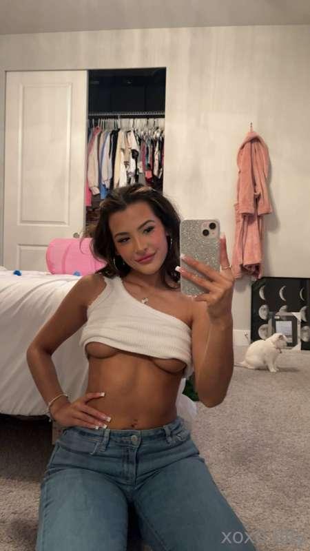 Swipe to see what color panties i have on and then DM me for..