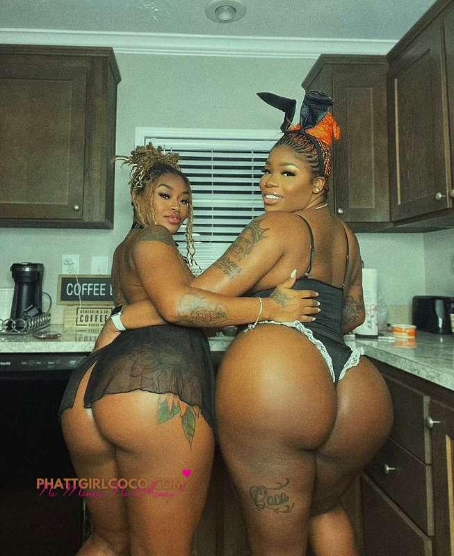 When hot wives link up.. di kitchen does get steamy 🥵🧹 @phat..