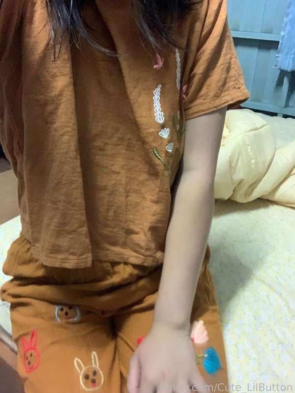 What’s cuter my outfit or what’s underneath 🤭❤️ 
#fyp #cute #petie #asian #mom 