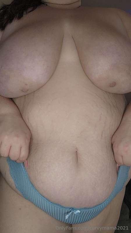 Curves, confidence, and a filthy little mind to match 😏🍑