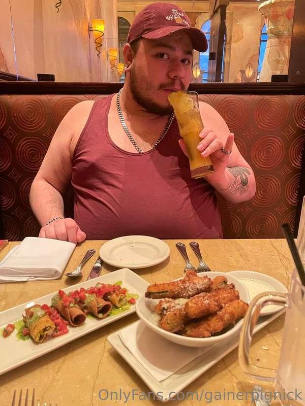A little before and after from when I was pigging out on Che..
