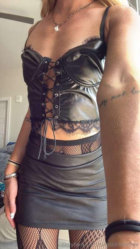 i feel slutty wearing this 😝😝